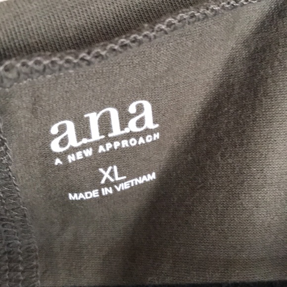 🏵️donated 10/25 NWT Ana black green colored XL long sleeve gold - Picture 3 of 5